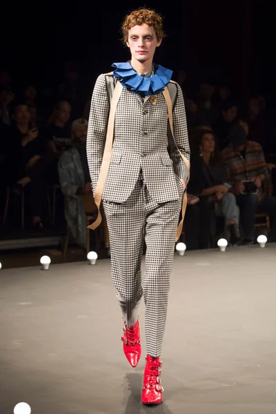 Look 3